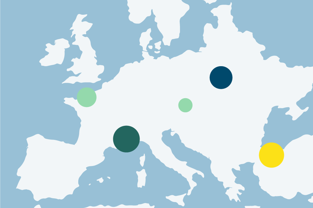 Europakarte in Blautönen mit bunten Markierungen