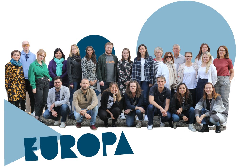 Gruppenfoto und Schriftzug "Europa"